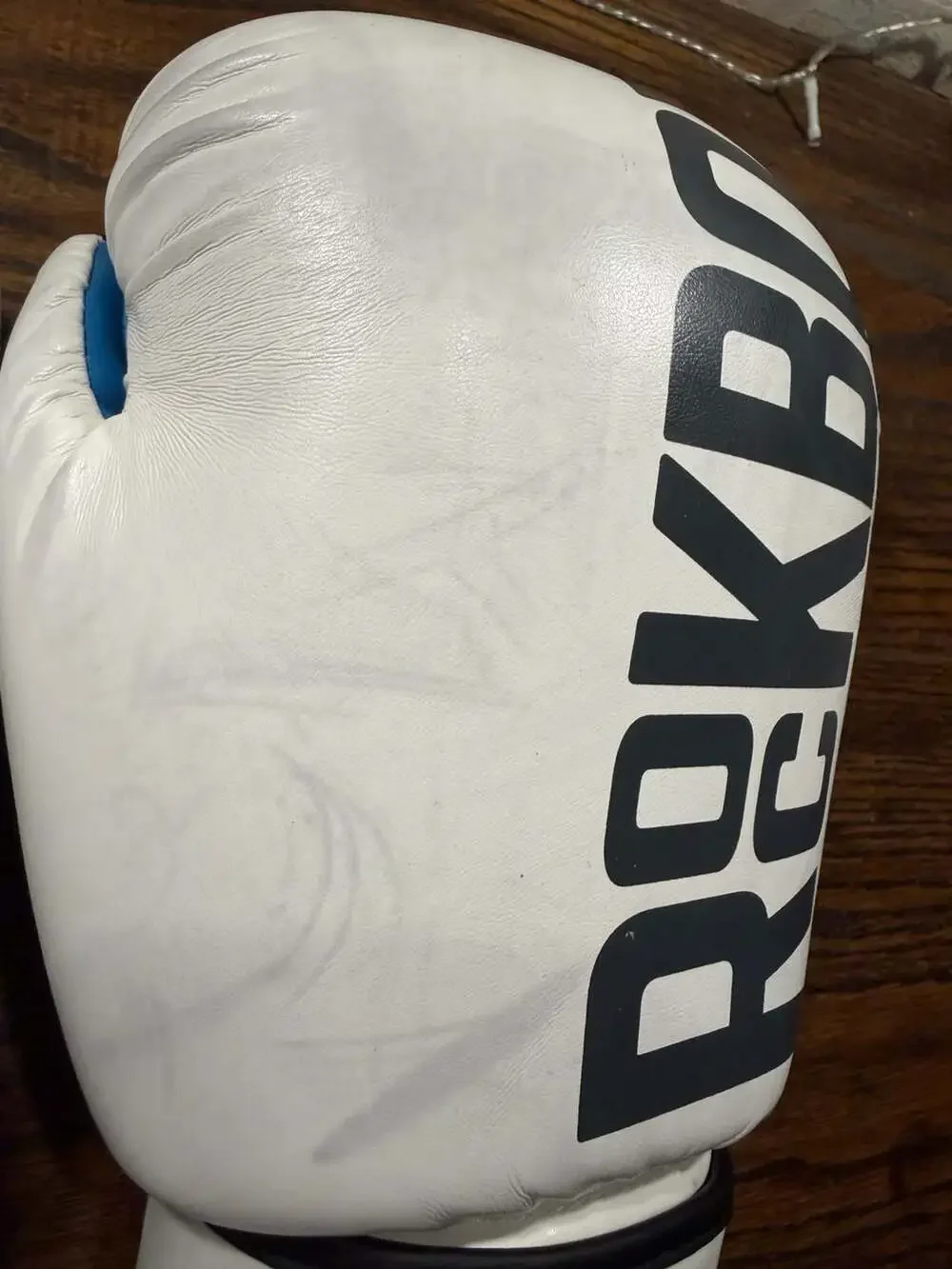 RockBox white boxing gloves 14 oz preowned - Picture 11 of 11